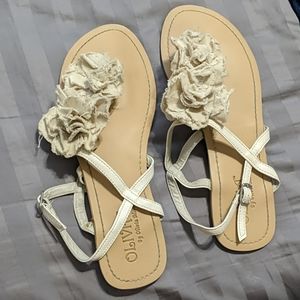 Beige flower sandals